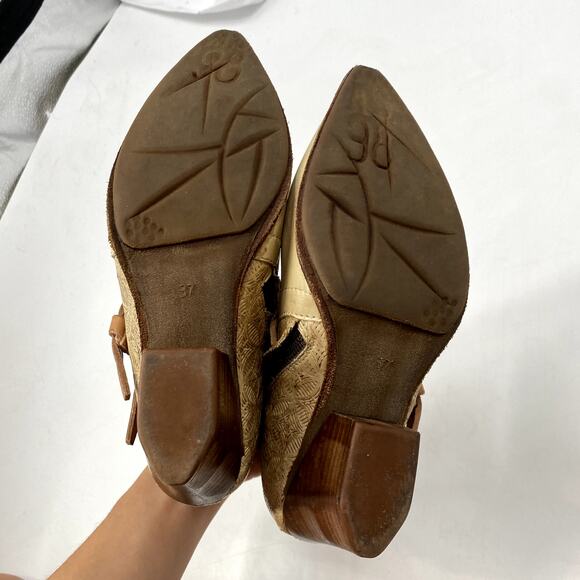 A.S.98 37 Cream Buckle Pointed Toe booties - Picture 6 of 6